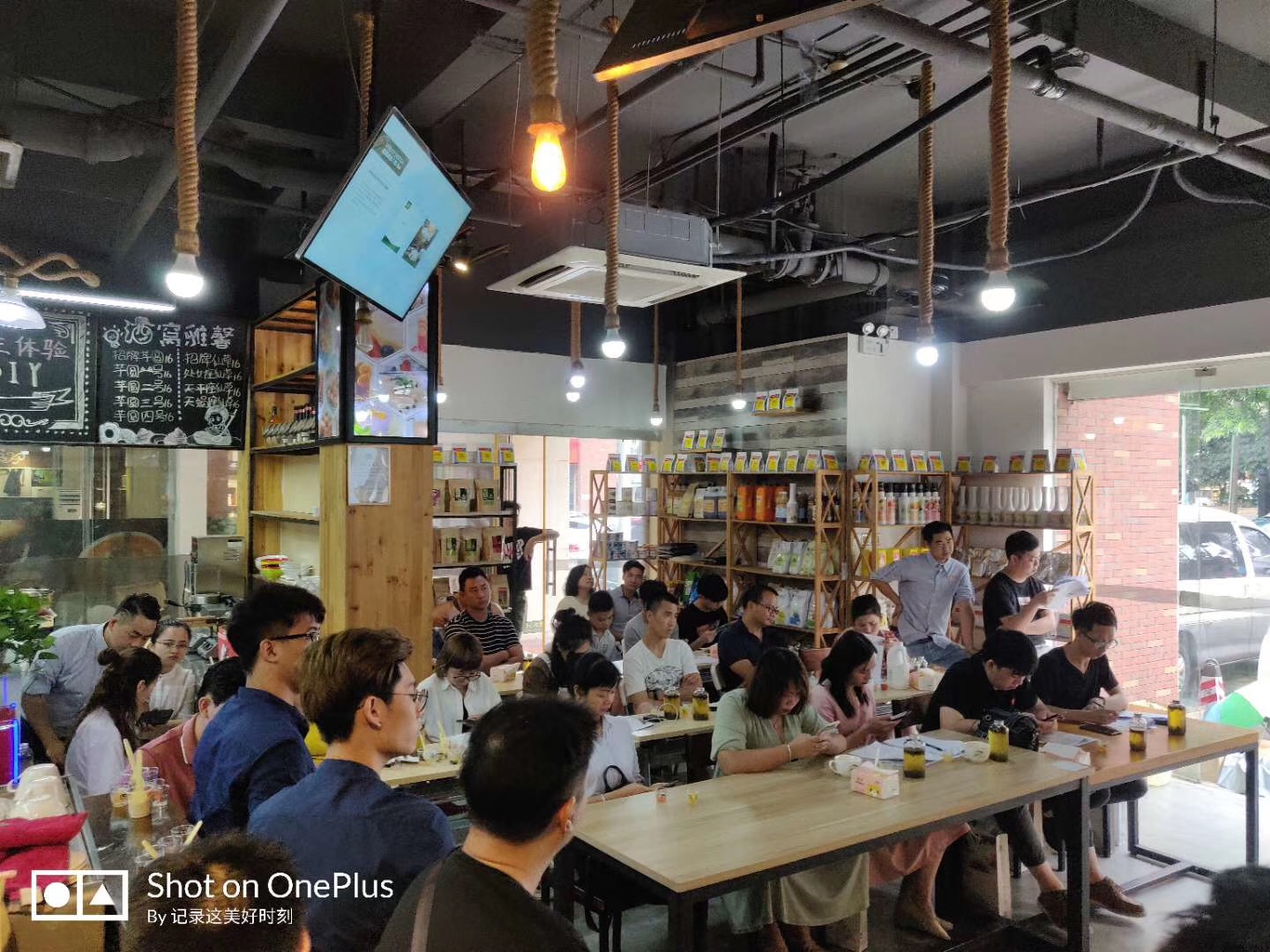 金達(dá)咖啡飲品城-幫扶式奶茶培訓(xùn),讓茶飲店創(chuàng)業(yè)更輕松! 金達(dá)咖啡飲品城-幫扶式奶茶培訓(xùn),讓茶飲店創(chuàng)業(yè)更輕松!