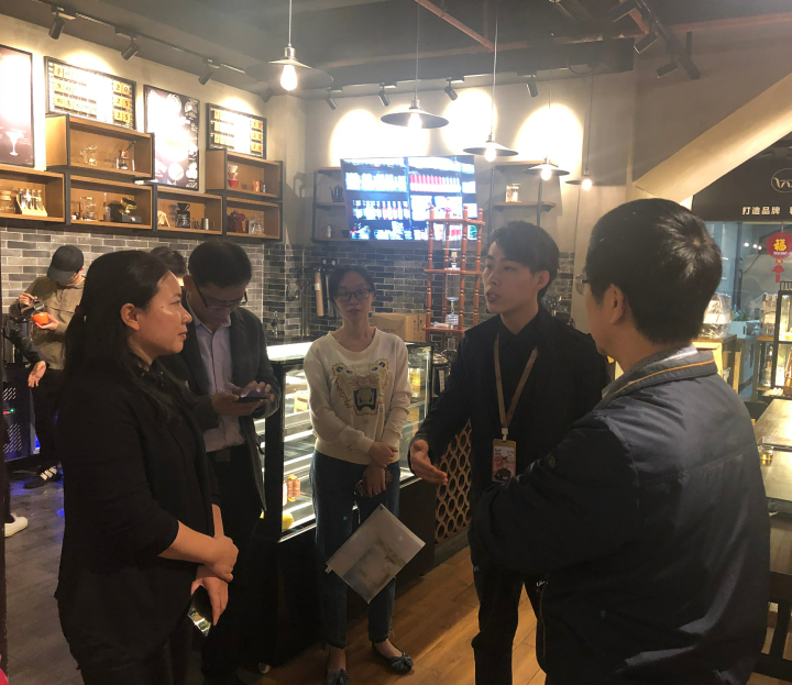 白云區(qū)松洲街道辦事處王主任一行蒞臨金達(dá)咖啡飲品城考察指導(dǎo)工作