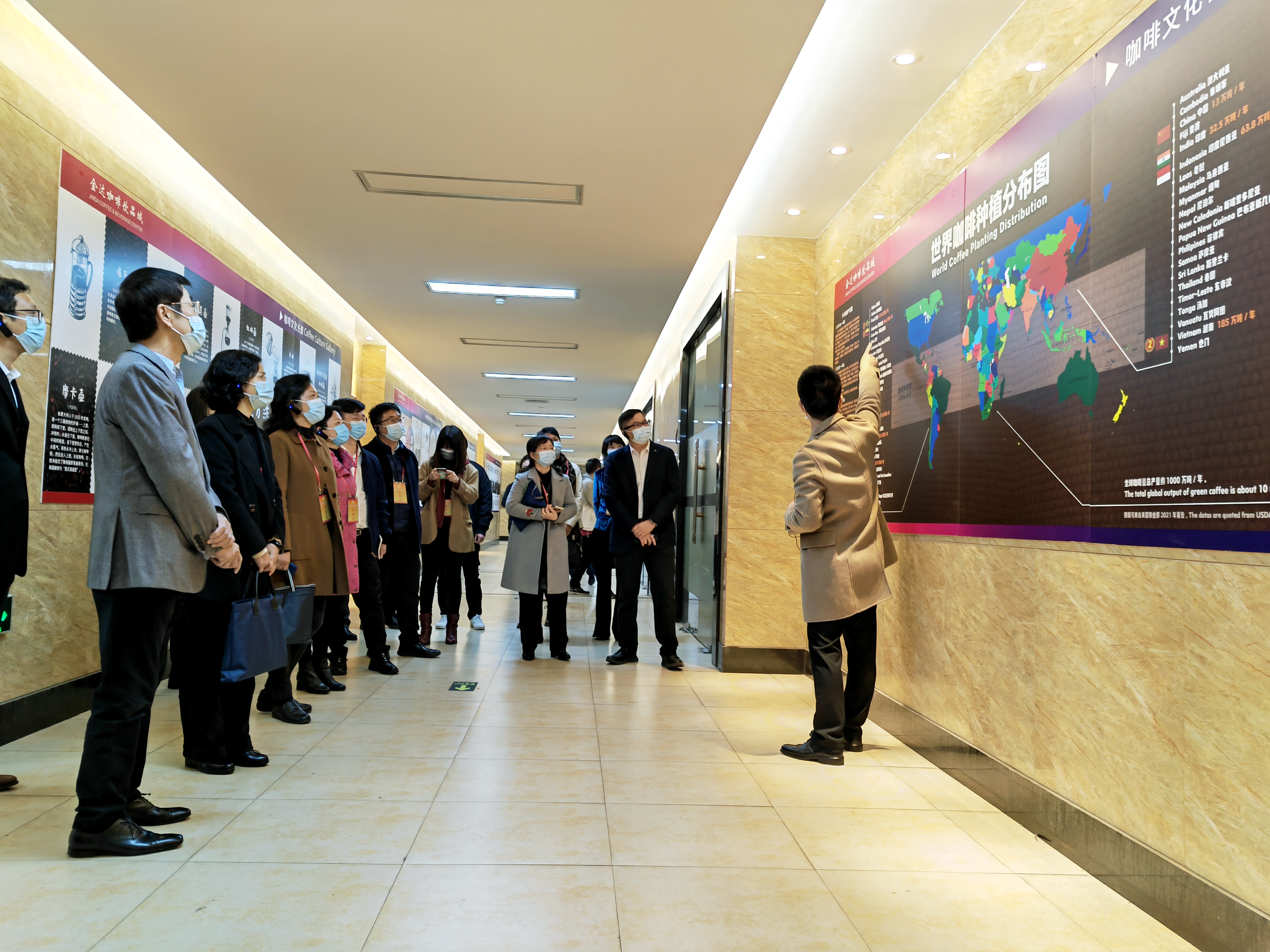 廣州白云區(qū)政協(xié)袁東華主席一行到松州街道金達(dá)市場和江南市場調(diào)研指導(dǎo)工作