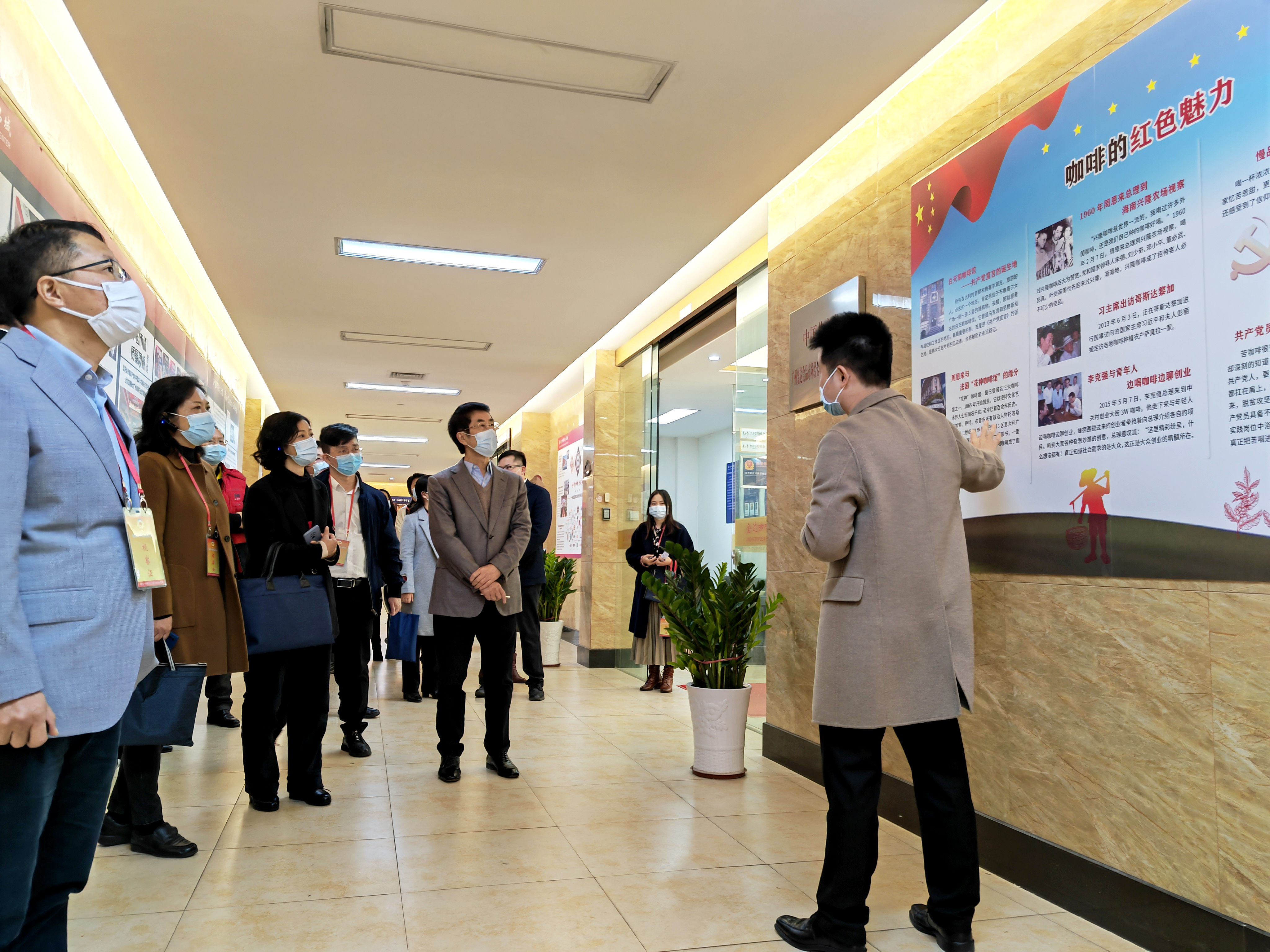 廣州白云區(qū)政協(xié)袁東華主席一行到松州街道金達(dá)市場和江南市場調(diào)研指導(dǎo)工作