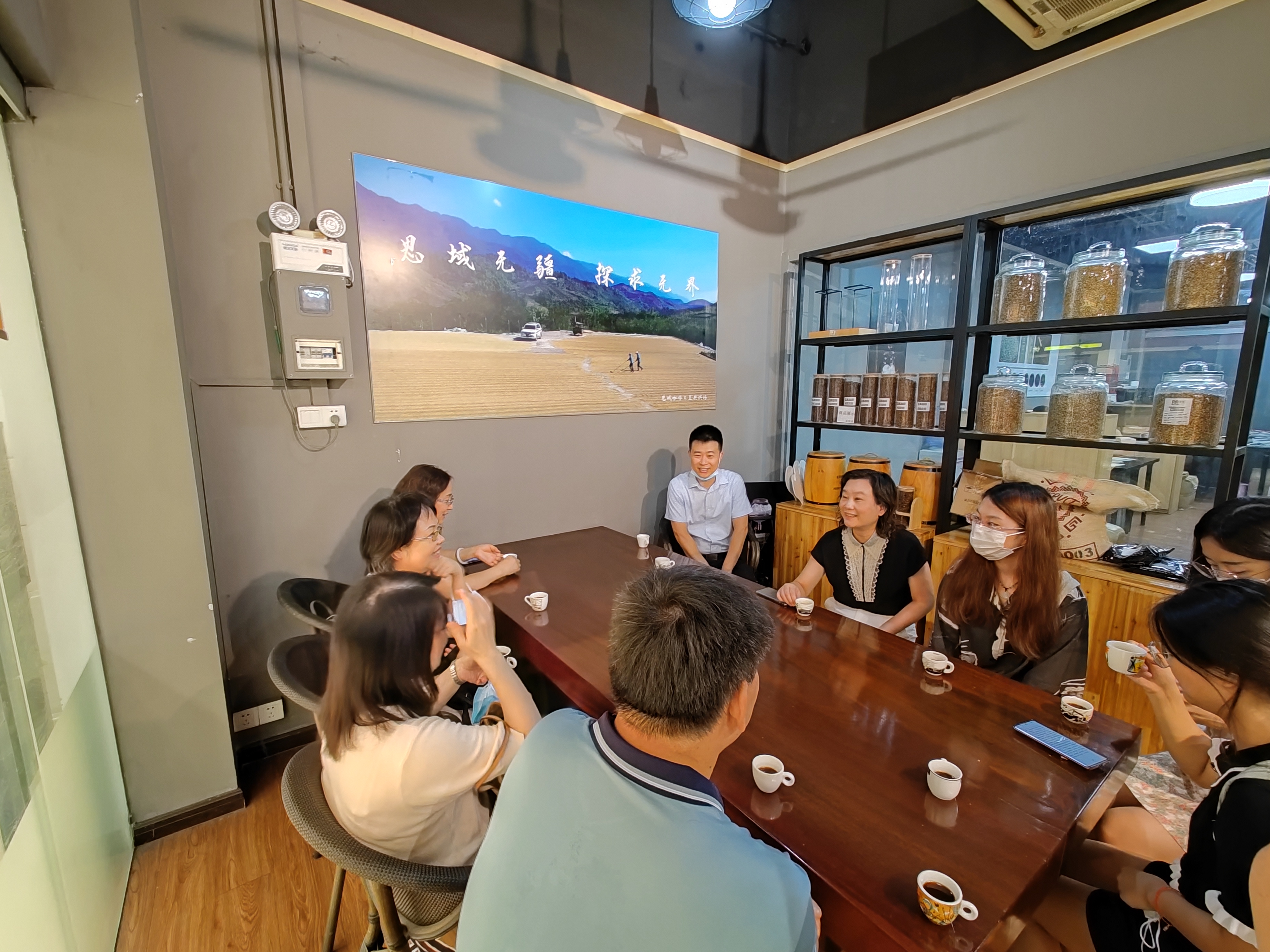 中國市場學(xué)會一行蒞臨金達調(diào)研并召開食品食材商圈座談會 中國市場學(xué)會一行蒞臨金達調(diào)研并召開食品食材商圈座談會