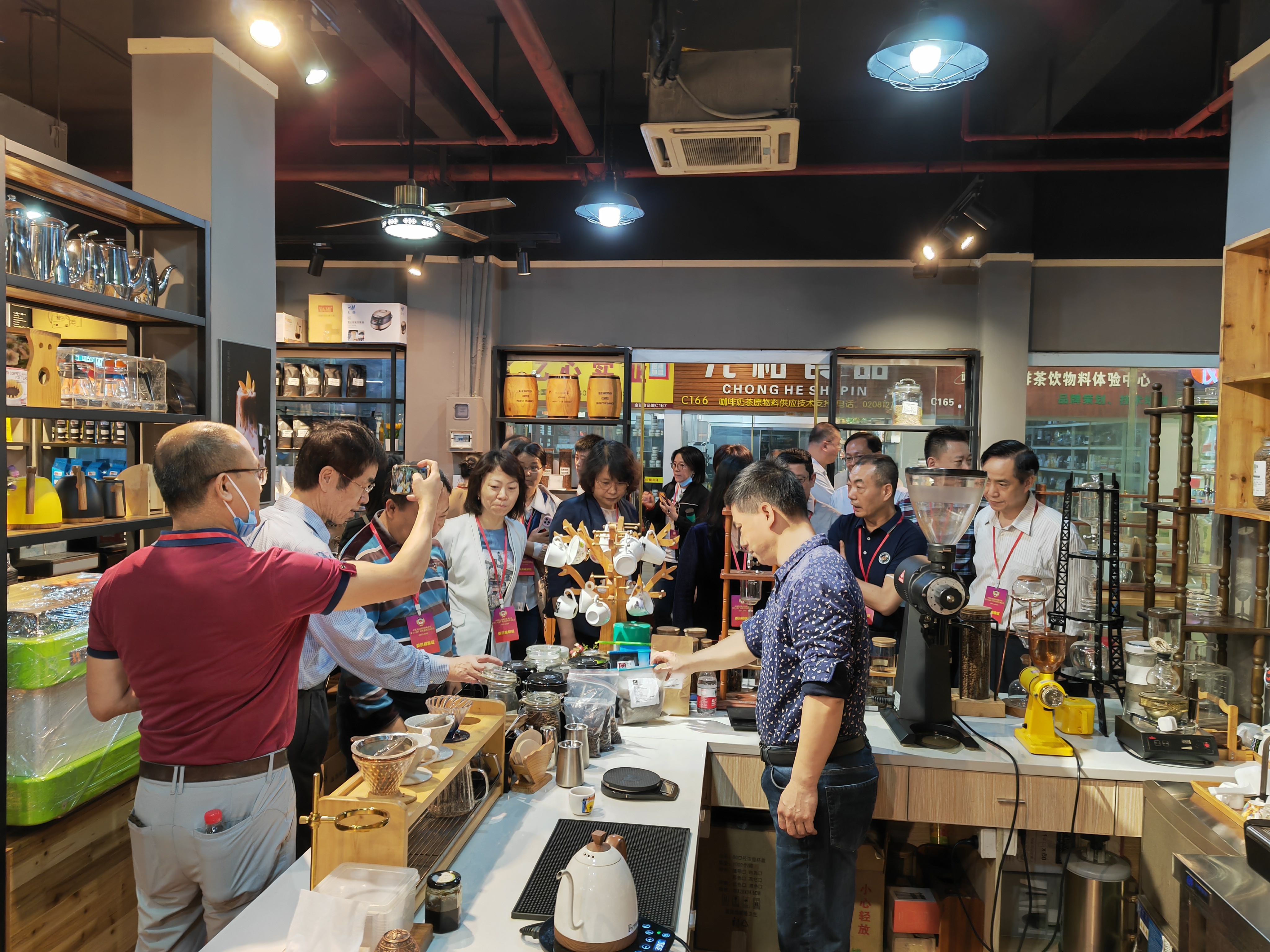 廣州荔灣政協(xié)陳錚衡副主席一行蒞臨金達(dá)調(diào)研咖啡產(chǎn)業(yè)人才服務(wù)驛站的建設(shè)